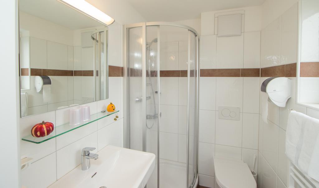 Hotel Pension Hubertus Цел ам Зее Стая снимка