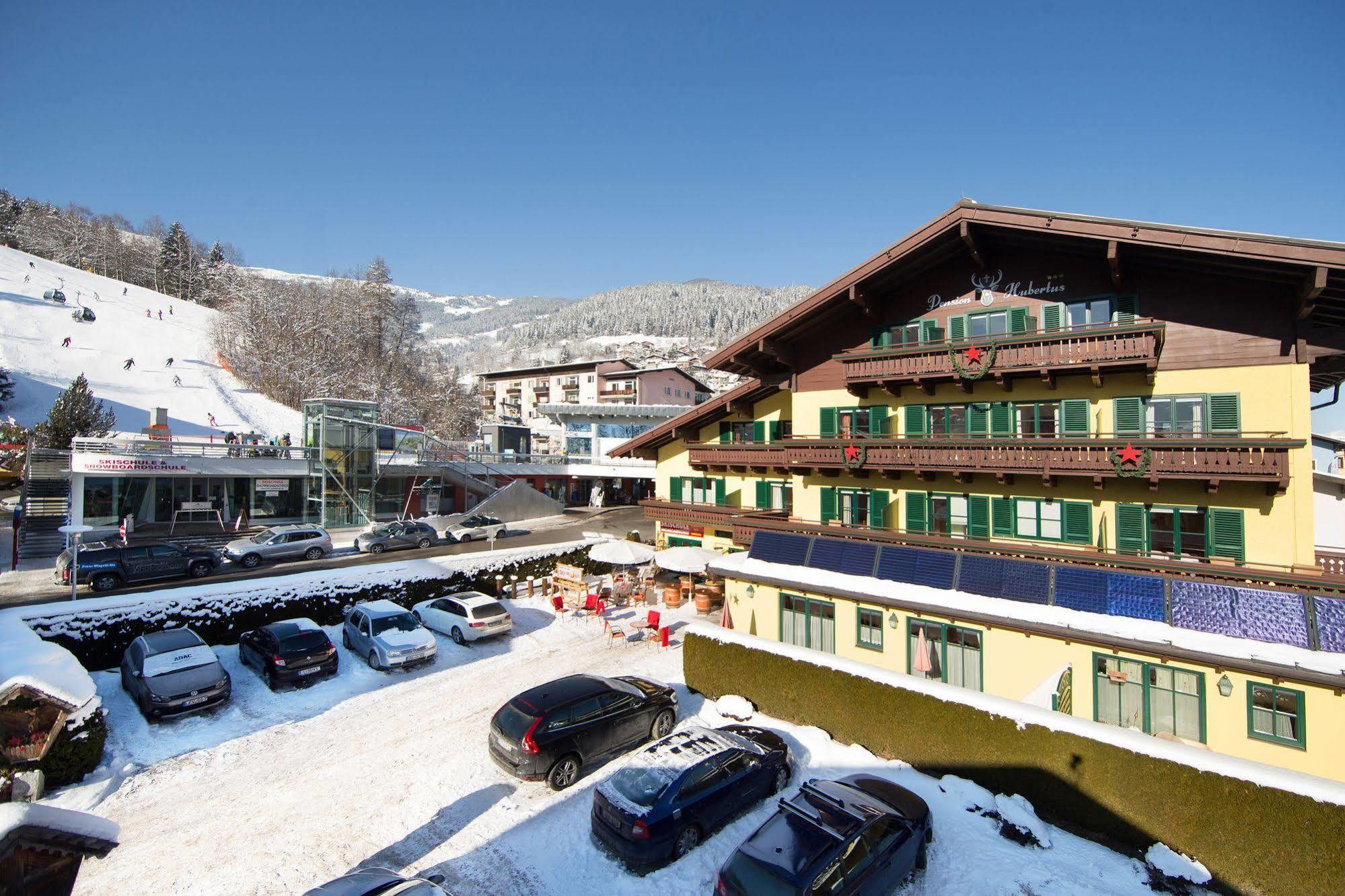 Hotel Pension Hubertus Цел ам Зее Екстериор снимка