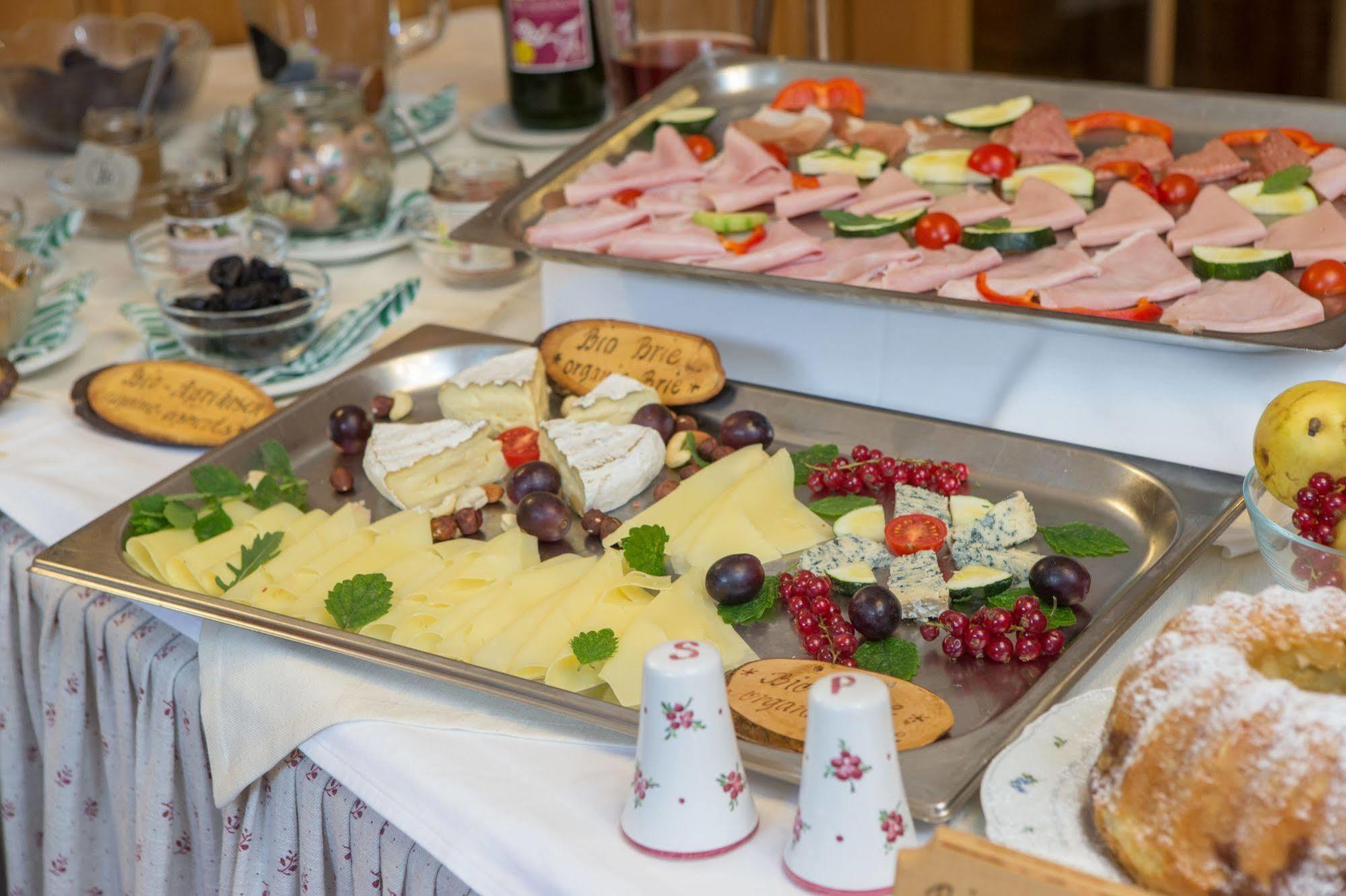 Hotel Pension Hubertus Цел ам Зее Екстериор снимка